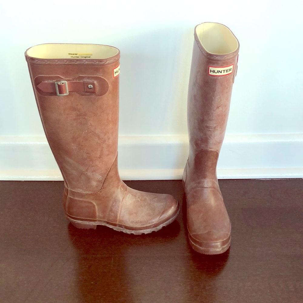 Hunter boots size 8/EU38 in Burgundy.